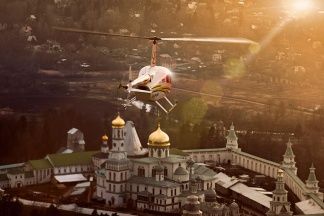 Полет на вертолете над Москвой для двоих