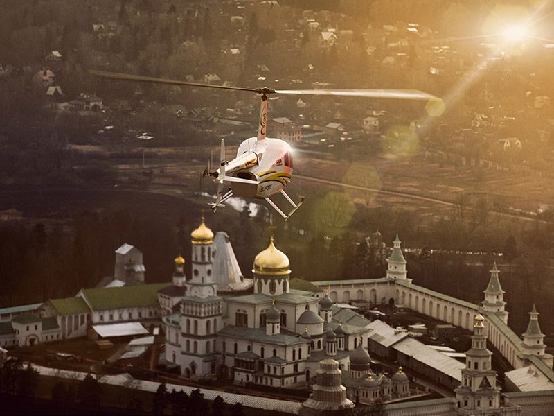 Вертолет москва полет. Полет на вертолете над Москвой. Вертолетные прогулки Москва. Полет над Москвой. Полёт над Москвой экскурсия.