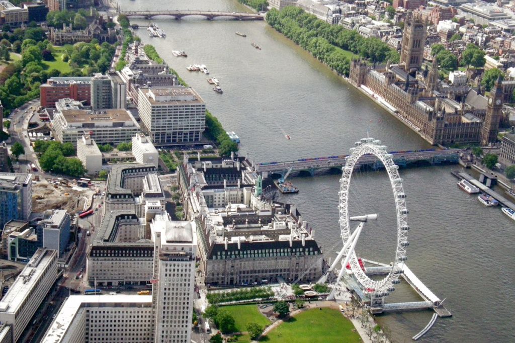 central-london-helicopter-flight-08120745.jpg central-london-helicopter-flight-08120745.jpg